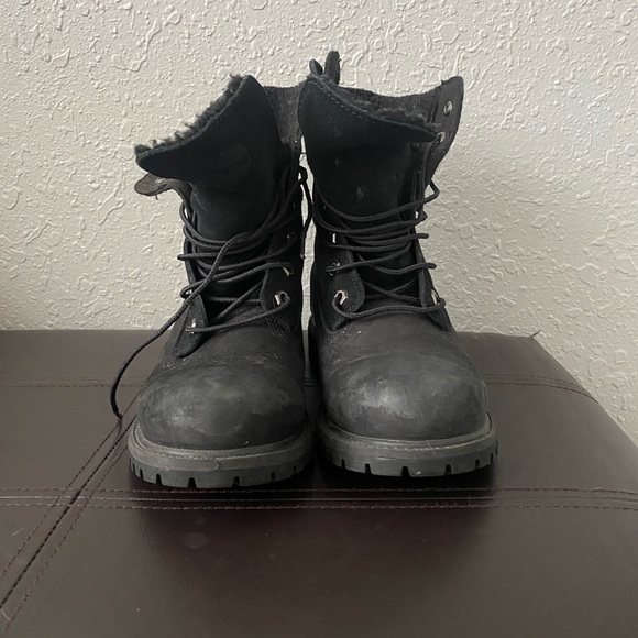 Black fuzzy Timberlands - Picture 2 of 8